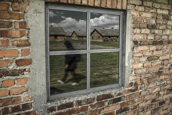 Reflexão Janela Sobre Quartéis Campo Concentração Auschwitz Birkenau Polônia — Fotografia de Stock