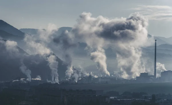 Fumeurs Cheminées Dans Usine Pollution Atmosphérique Town Ruzomberok Slovaquie — Photo