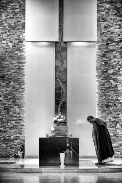 Ruzomberok Slovakia Jun Priest Chest Funeral Ceremony — Stock Photo, Image