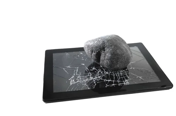 Tarafsız beyaz zemin üzerine detaylı yakın çekim shot olarak kırık tablet bilgisayar