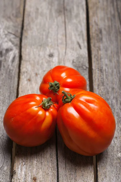 Tomaten op tafel — Stockfoto