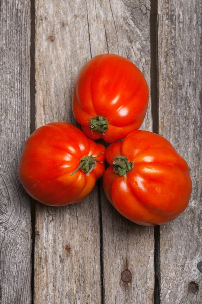 Tomaten op tafel — Stockfoto