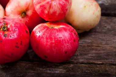 Olgun kırmızı elmalar