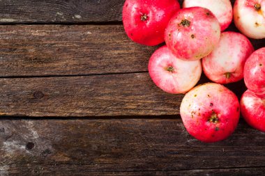 Olgun kırmızı elmalar