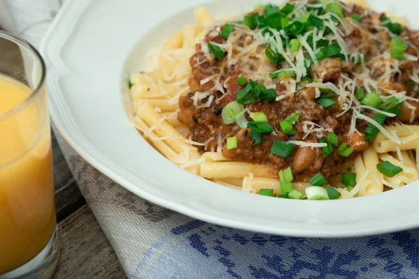 Bolognese Ζυμαρικά Είναι Μια Μεγάλη Επιλογή Για Ένα Υπαίθριο Γεύμα Φωτογραφία Αρχείου