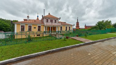 Ioanno-Bogoslovsky Manastırı Pomapoo köyünde.