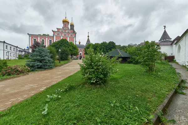 Monastero di Ioanno-Bogoslovsky nel villaggio Pomapoo . — Foto Stock