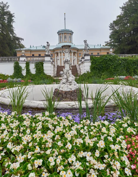 Het staat Museum landgoed Arkhangelskoye, Rusland. — Stockfoto