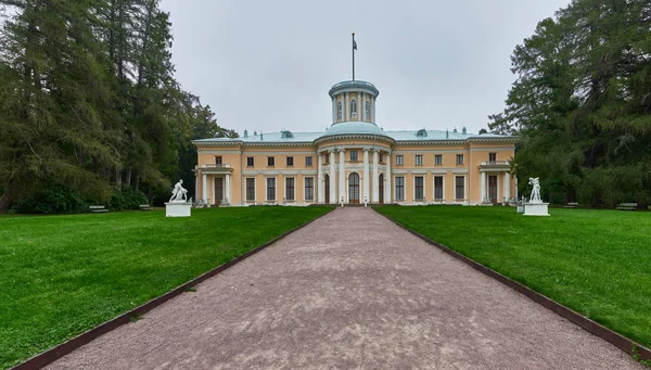 El estado Propiedad del museo Arkhangelskoye, Rusia . — Foto de Stock