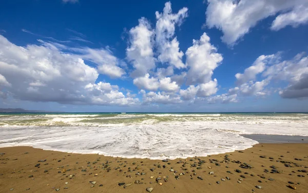 Praia mediterrânica em Chipre — Fotografia de Stock