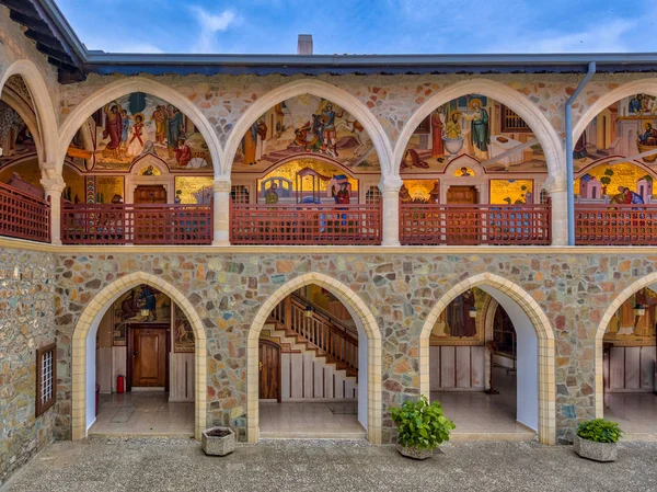 Vista de Arcade no mosteiro — Fotografia de Stock