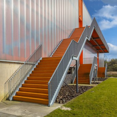 Modern acil çıkış merdivenleri