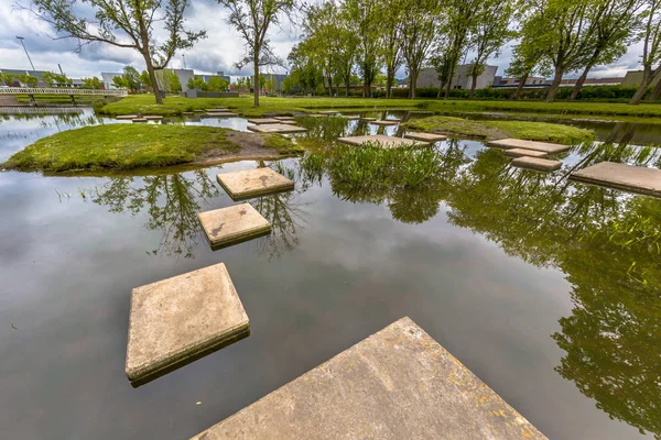 Stepping stones in pond of public park — Stock Photo, Image