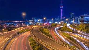 Gece trafik Auckland City, Yeni Zelanda