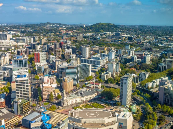 Luchtfoto uitzicht over Auckland Newmarket en mount Eden gebied — Stockfoto