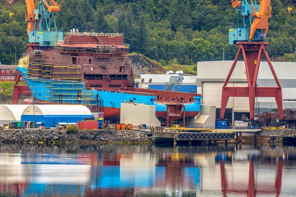 Modern vessel being built at shipyard — Stock Photo, Image