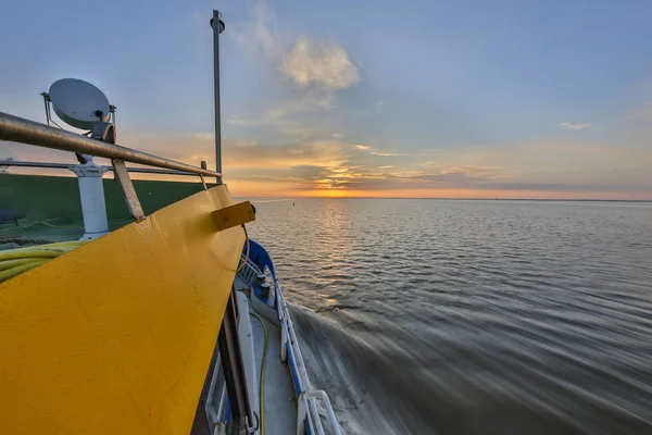 Navio de passageiros viajante — Fotografia de Stock