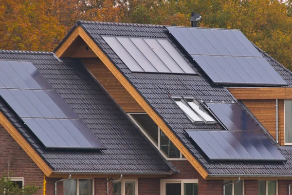 Solar panels on  house — Stock Photo, Image