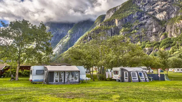 Caravanes sur le camping norvégien — Photo