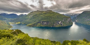 Açısından bakıldığında görülen Geirangerfjord Panoraması