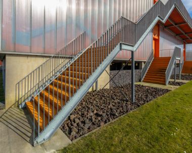 Metal acil çıkış merdiveni