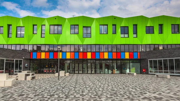 Çağdaş okul giriş