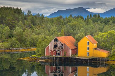Norveç'te iki eski ahşap depolar