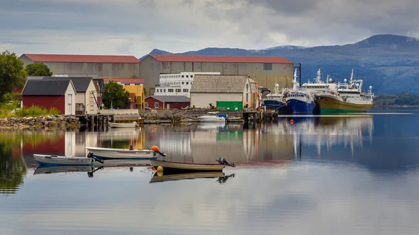 Küçük liman yerel ekonomi kavramı — Stok fotoğraf