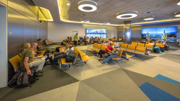 Passengers in Waiting area on airport — Stock Photo, Image