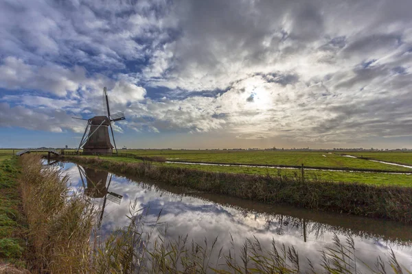 Hollanda Yeldeğirmeni nezaret polder