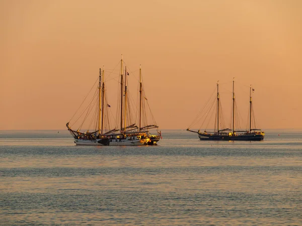 Zeilen schip zonsondergang — Stockfoto