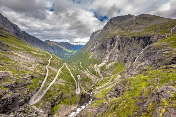 Vue d'ensemble de la route Trollstigen — Photo