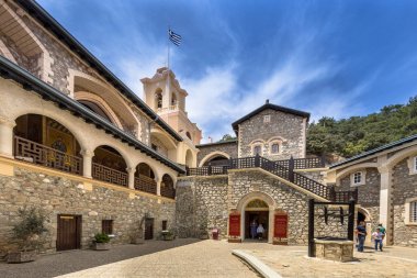 Ünlü Kikkos Manastırı avluda