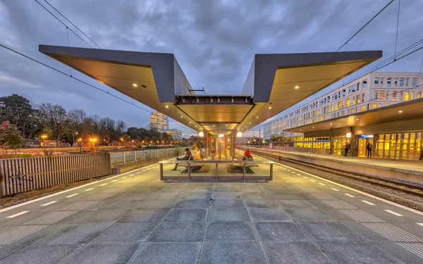 Estación de tren de plataforma moderna —  Fotos de Stock
