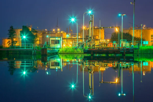 Docking site refinery — Stock Photo, Image