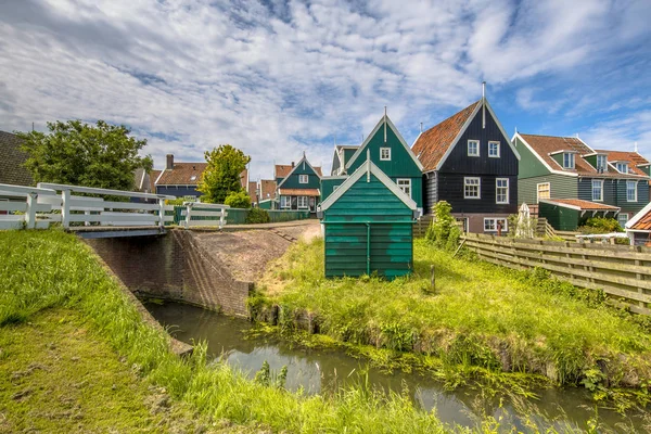 Characteristic Dutch village scene with wooden houses and bridge — Stock Photo, Image