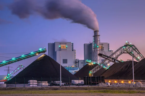 Coal powered  plant in Eemshaven — Stockfoto