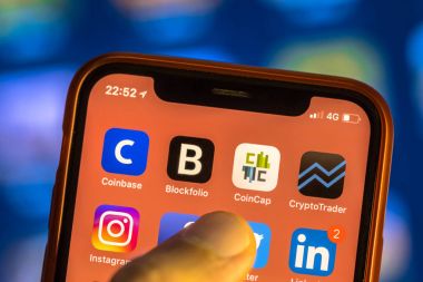Kripto para birimi app simgeleri yeni smartphone cep telefonu ile