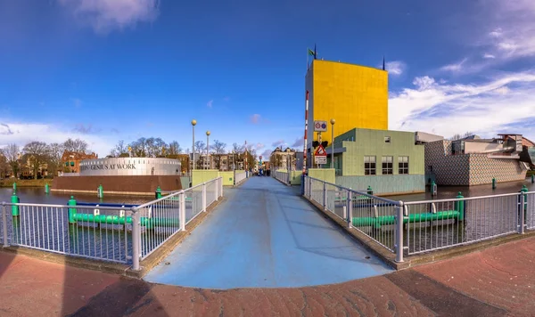 Groningen Museum footbridge on sunny day — Stock Photo, Image