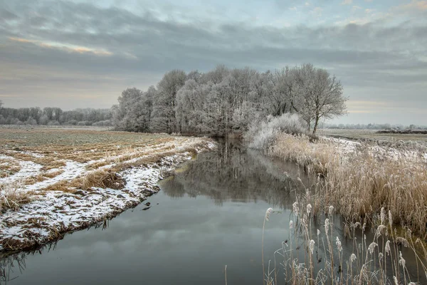 Panorama z Frozen river Drentsche Aa v severní části pr — Stock fotografie