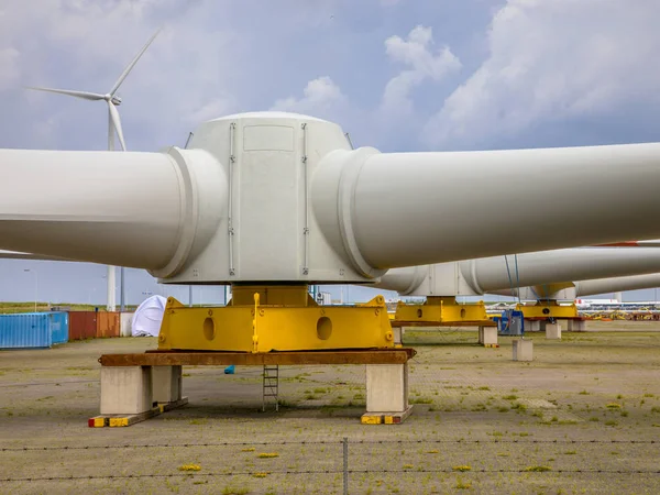 Giant rotors of wind turbine on assambly yard — Stock Photo, Image