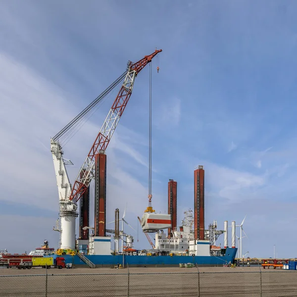 Offshore wind energy supply vessel — Stock Photo, Image