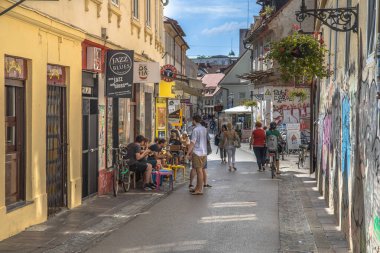 Canlı sokak kafeleri ile