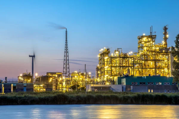 Chemical plant long exposure at dusk — Stock Photo, Image