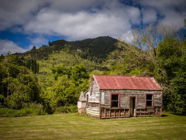 Cabine histórica abandonada — Fotografia de Stock