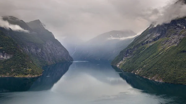 Geiranger fjord seen from Hellesylt side — Stockfoto