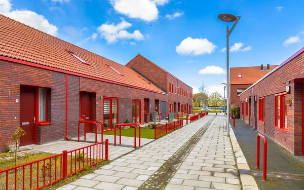 Modern neigborhood red brick houses — Stock Photo, Image