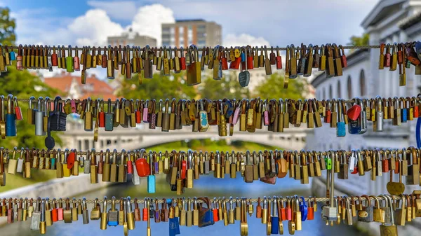 Puente de amor sobre el río Liublianica — Foto de Stock