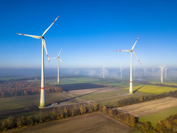 Sabah Güneşinde Alman Kırsalındaki Sis Tabakasının Üzerinde Rüzgârda Esen Rüzgar — Stok fotoğraf
