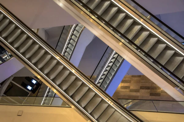 Escaleras Mecánicas Vacías Biblioteca Pública Moderna Vista Desde Arriba —  Fotos de Stock